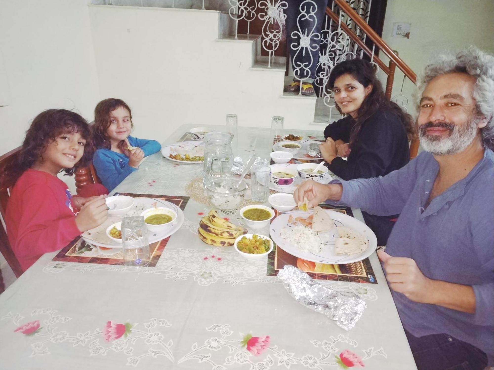 Pratibha Home Stay Jabalpur Bagian luar foto