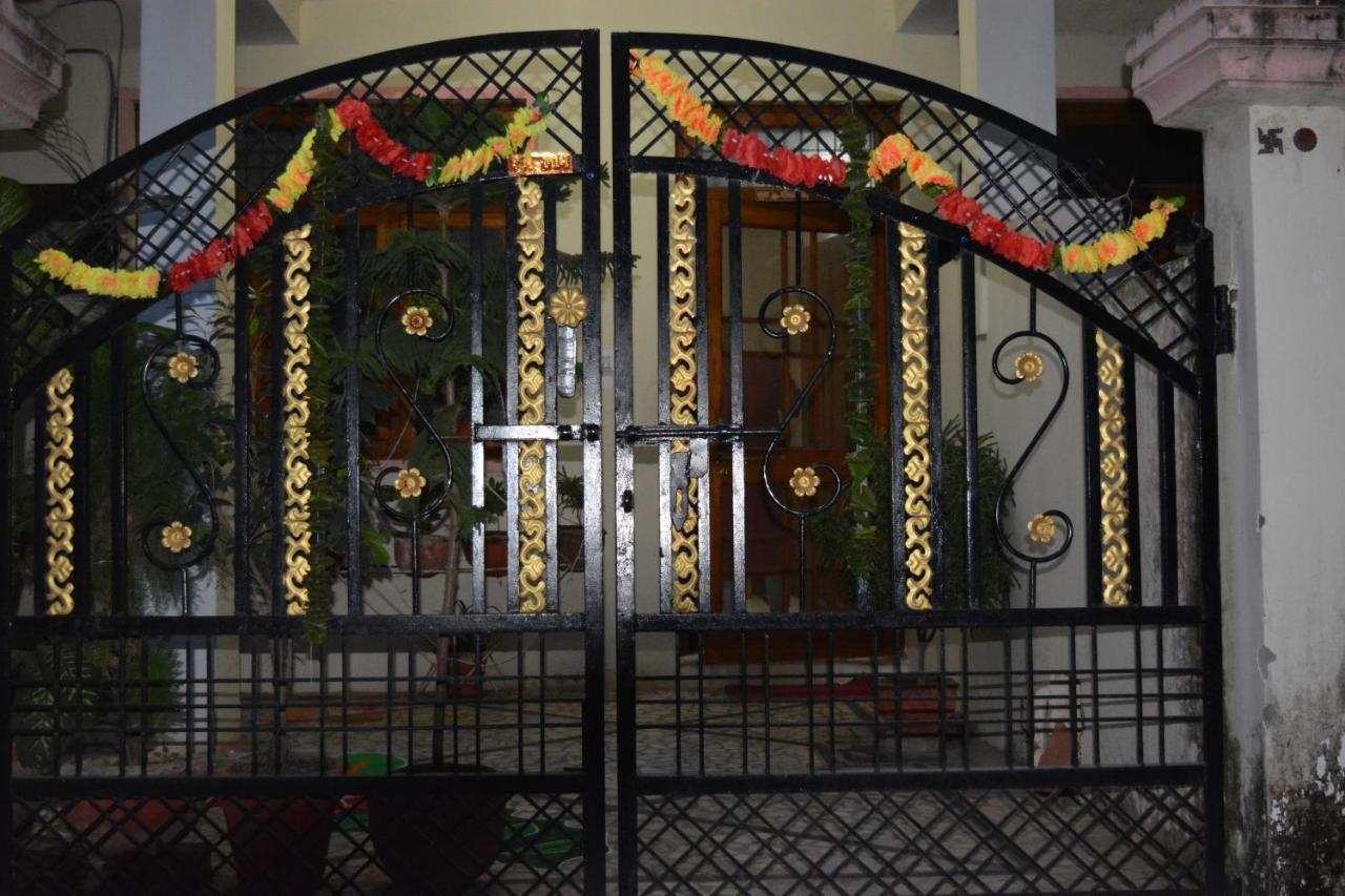 Pratibha Home Stay Jabalpur Bagian luar foto