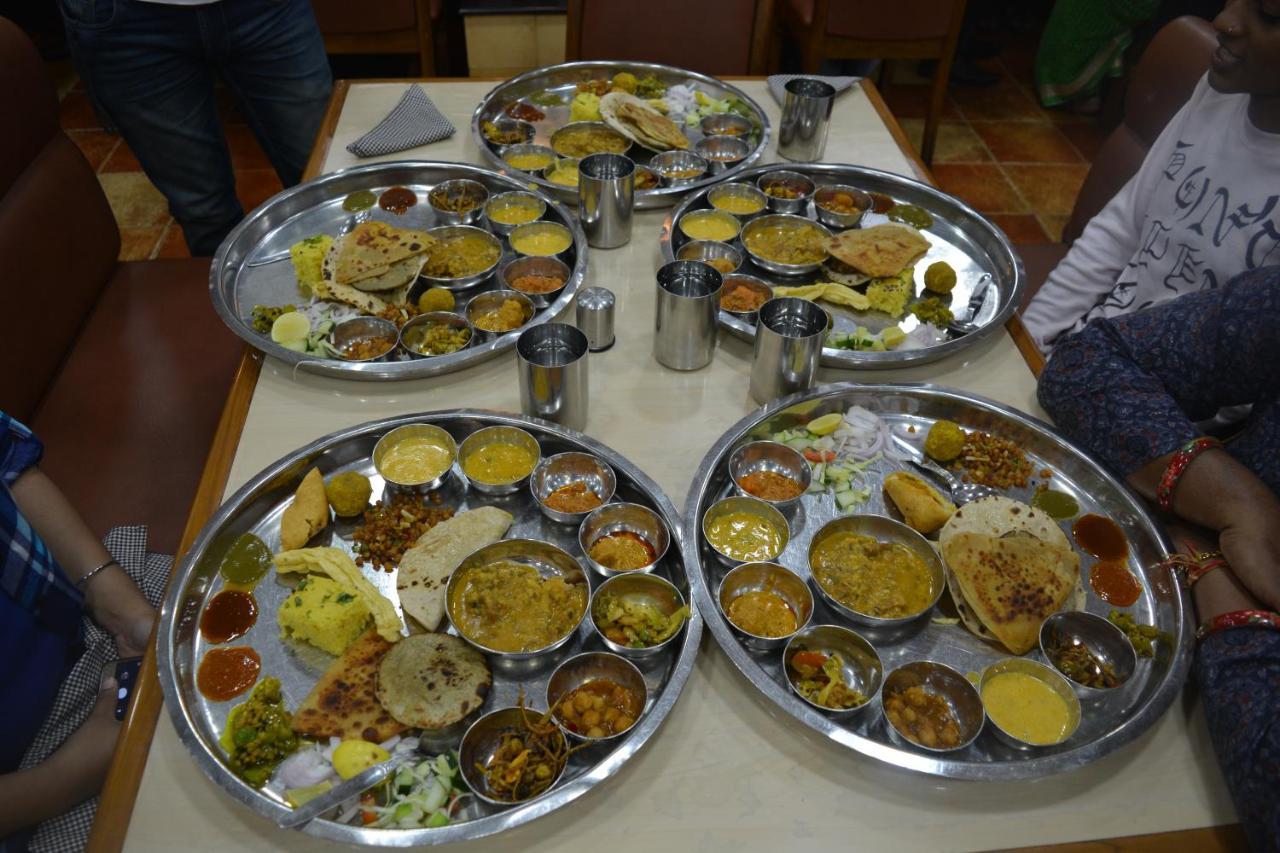 Pratibha Home Stay Jabalpur Bagian luar foto